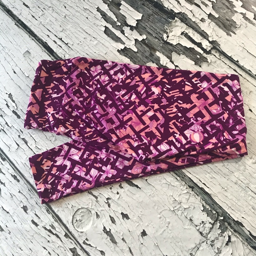 LuLaRoe NWOT OS Leggings Overlapping floral print